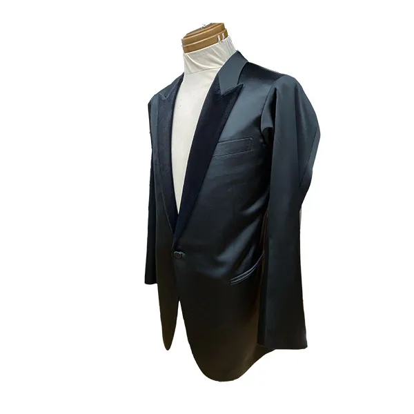 トルソーに掛けられたオーダーメイドコスチューム